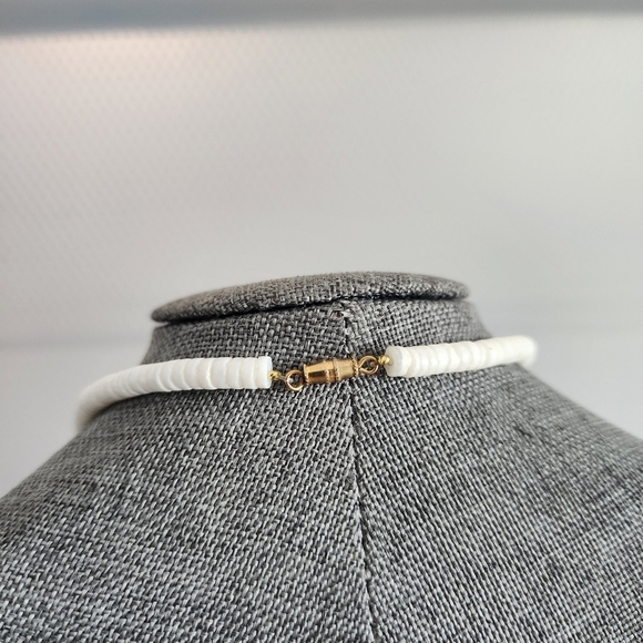 Shell and mother of pearl bird necklace - Picture 6 of 7